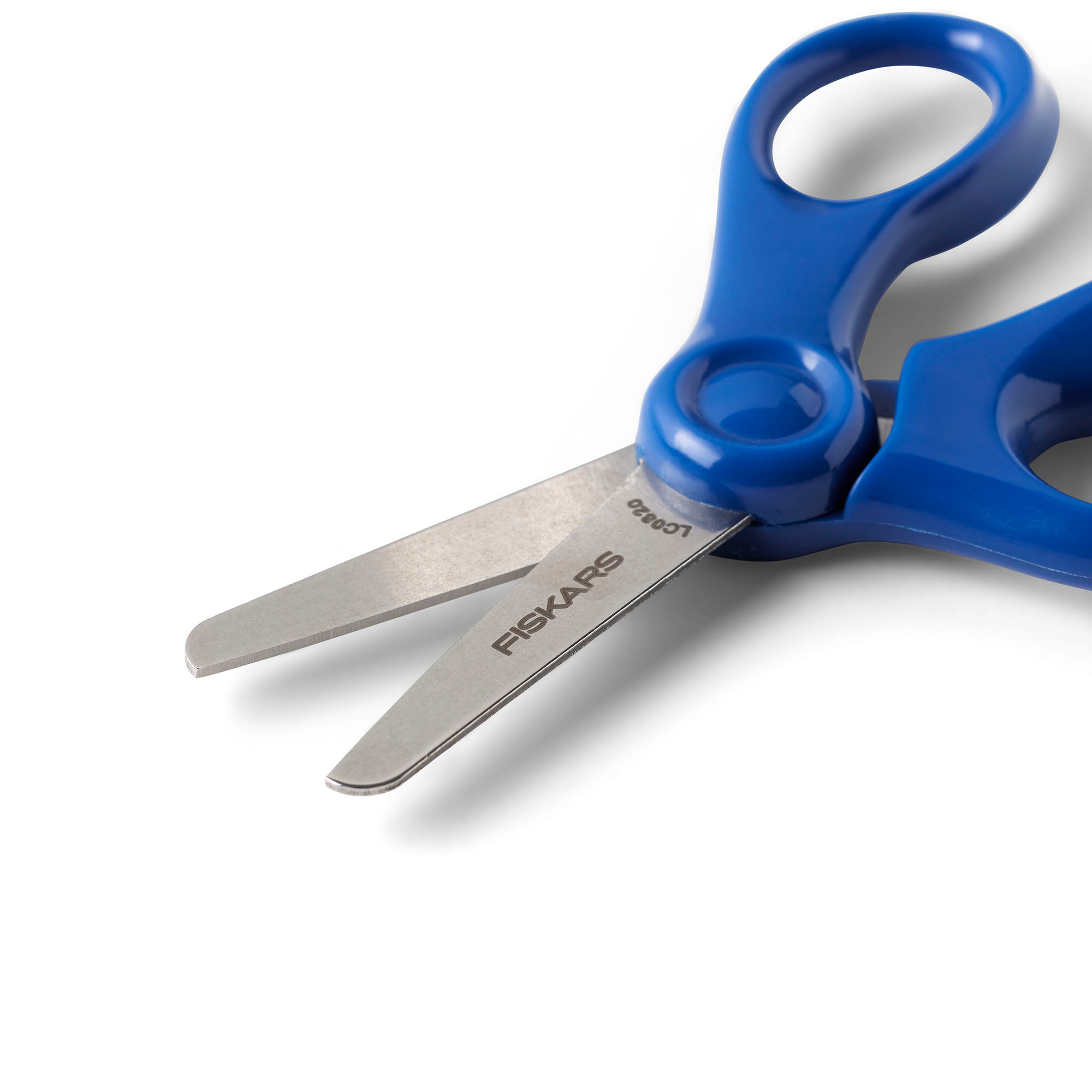 Tijeras para niños Fiskars de 5" con punta roma, edades 4-7, azul 4