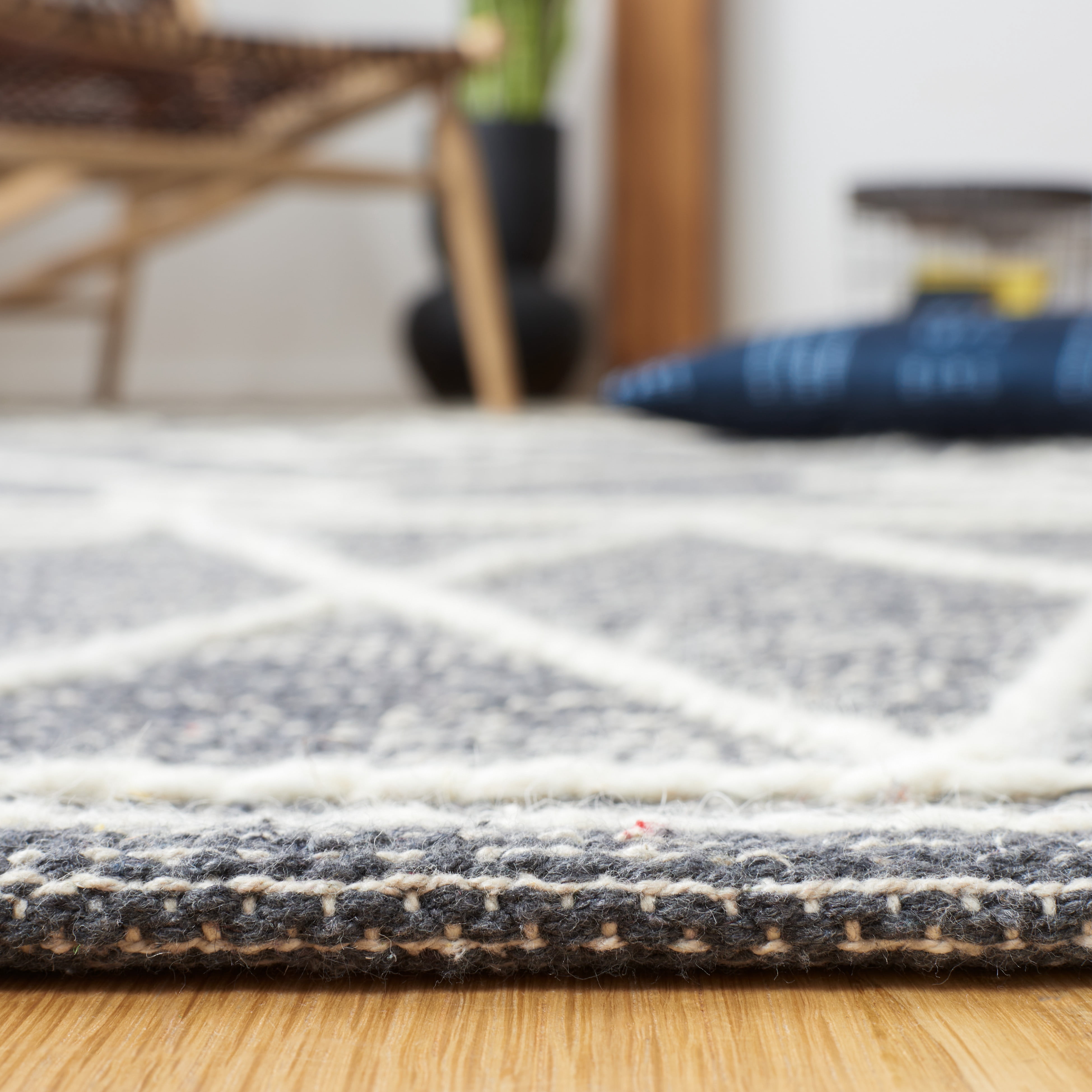 Safavieh Kilim Chloe Tribal Area Rug, Charcoal/Ivory, 5' x 8'