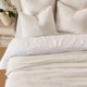 thumbnail image 2 of Juego de edredón EVERGRACE Luxury Velvet King Size, 3 piezas, color blanco crema, 2 of 9