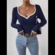 thumbnail image 5 of Camiseta de Larga con Escote Corazón para Mujer, de Punto Acanalado y Ribete en Contraste. Azul Marino L, 5 of 8