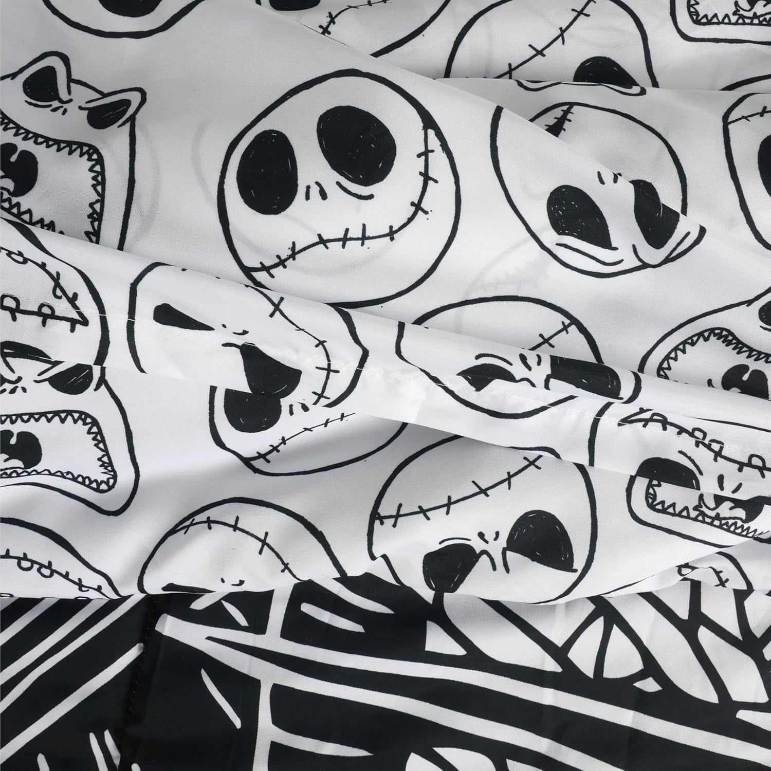 The Nightmare Before Christmas Bedding Sheet Set 4 pcs Twin Bed in Bag Set for Kids - Reversible Comforter, Flat Sheet, Fitted Sheet & Pillowcase