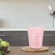 thumbnail image 1 of Vaso medidor resistente a altas temperaturas de 125 ml | Vaso para hornear de doble escala con marcas visibles de mililitros y onzas | Herramienta de cocina resistente al calor para medir lí, 1 of 4