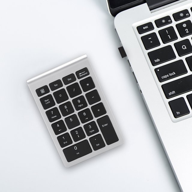 Numpad, Numeric Keypad Laptop Accessories Number Pad with Up to 3 Million Keystrokes and 80 Hours of Use for Users Who Require Flexibility and Adaptability