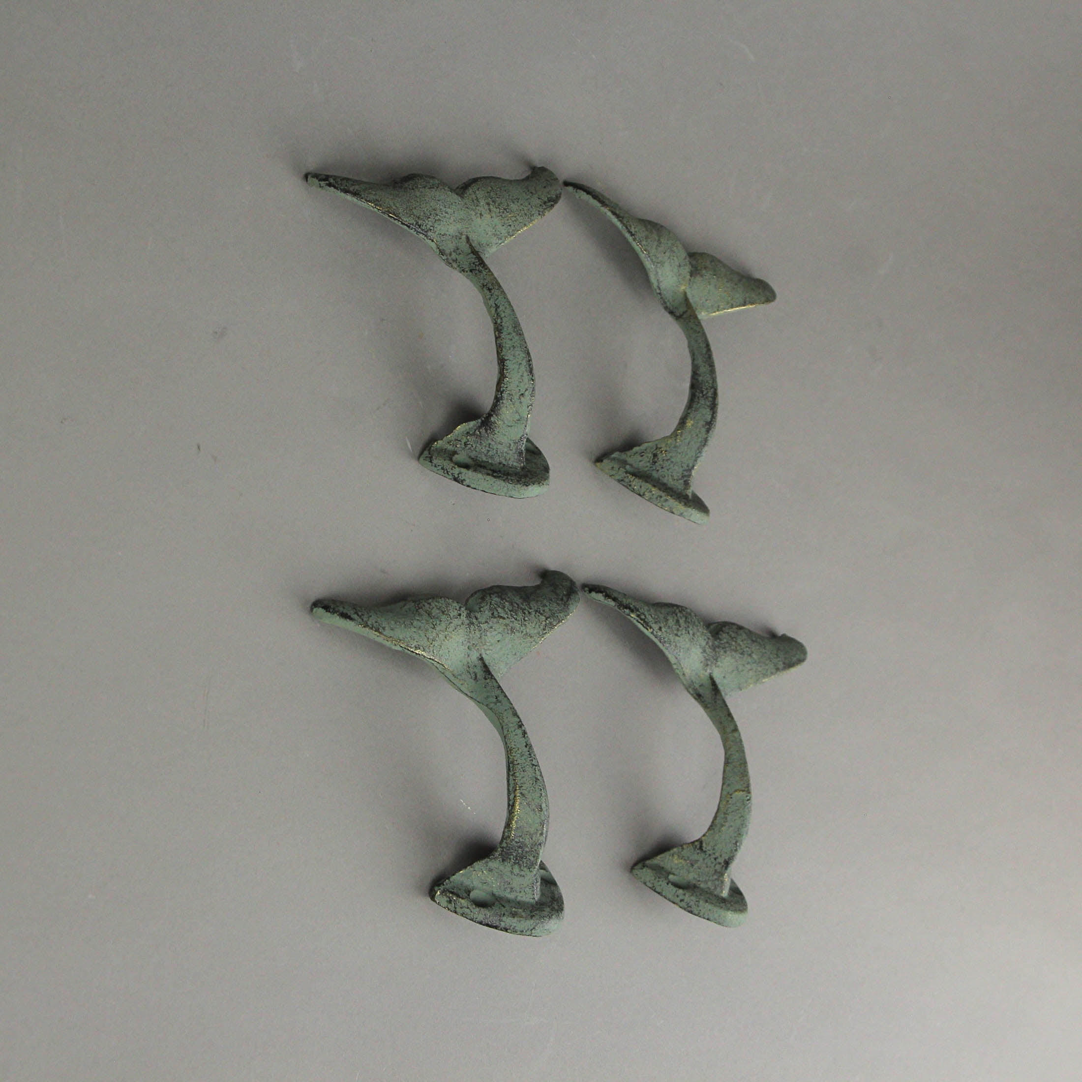  Zeckos Set of 4 Durable Cast Iron Whale Tail Wall Hooks with  Verdigris Green Finish - Nautical Decorative Hooks for Coats, Robes, or  Leashes - 4.5 Inches Long : Home & Kitchen