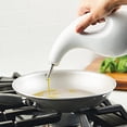 thumbnail image 2 of Rachael Ray - Botella dispensadora de aceite y vinagre de cerámica con boquilla, 24 onzas, color blanco, 2 of 11