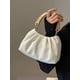 thumbnail image 2 of 2024 Nuevo bolso de mano plisado de alta gama y de moda con forma de concha, diseño original de nicho, bolso cruzado de un solo hombro para mujer, 2 of 5