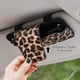 thumbnail image 3 of Porta Gafas de Sol URIZZD para Visera de Auto en Cuero (Estampado Leopardo), 3 of 8