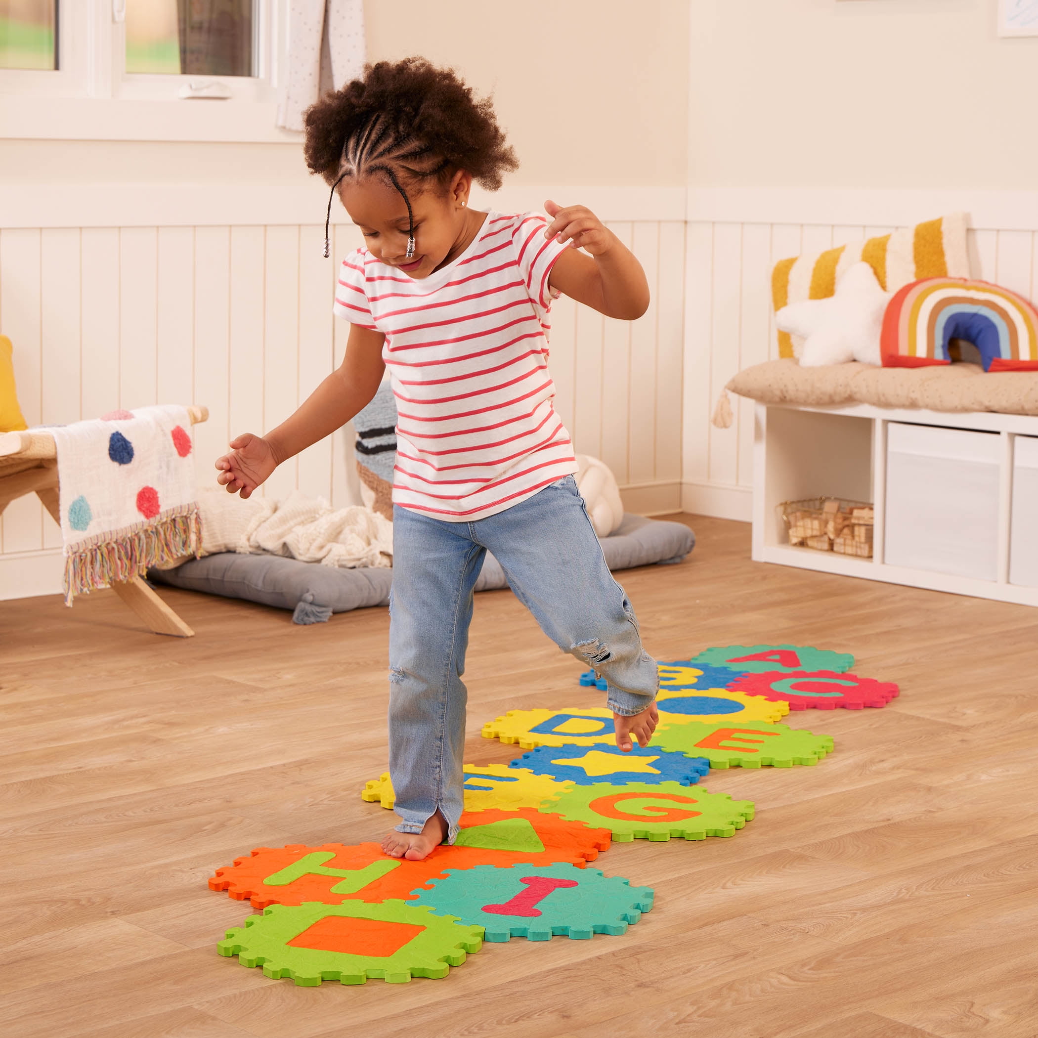 Battat Honeycomb ABCs Foam Play Mat with 30 Alphabet Tiles, Baby and Toddler Toys