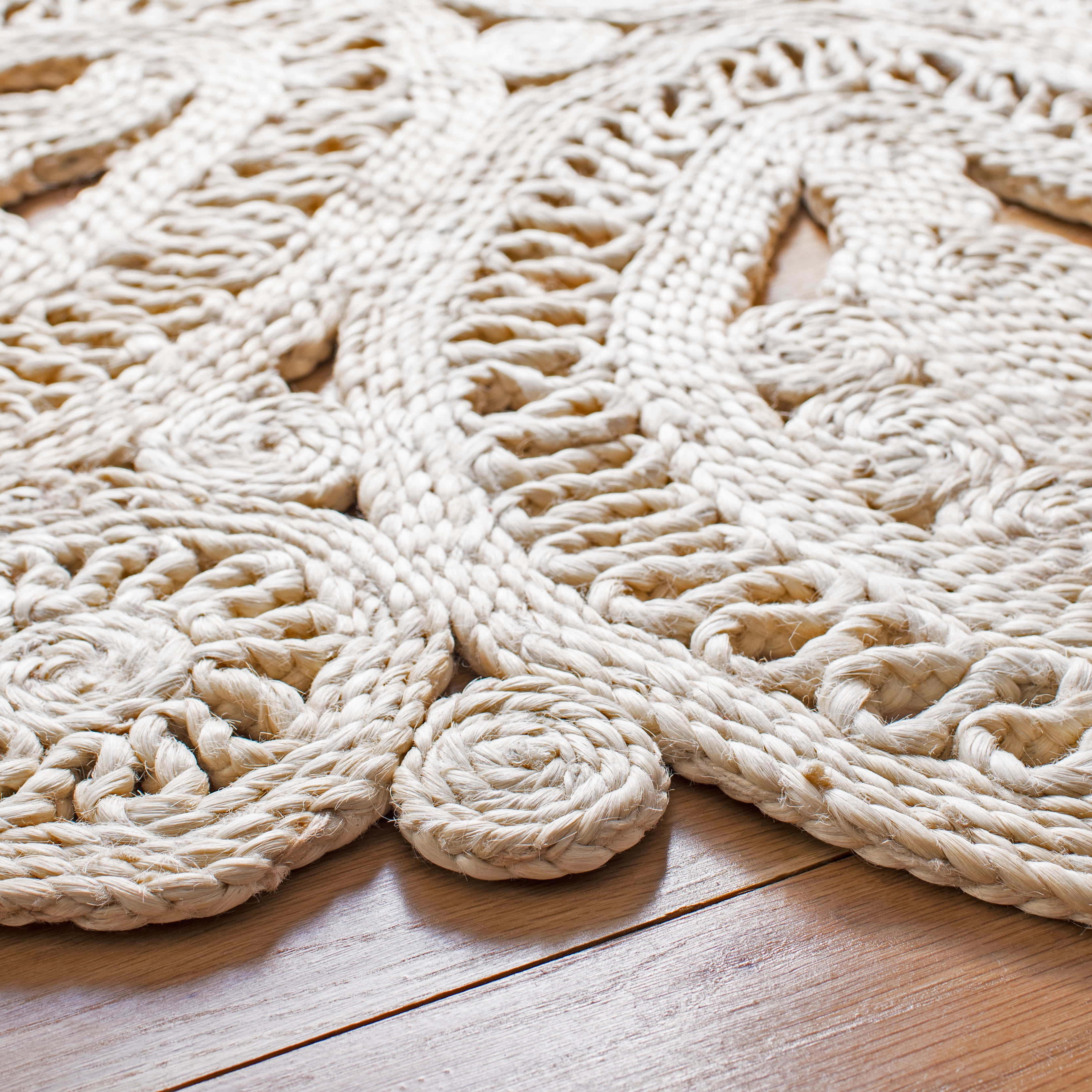 SAFAVIEH Natural Fiber Stamen Solid Area Rug, Ivory, 5' x 5' Round