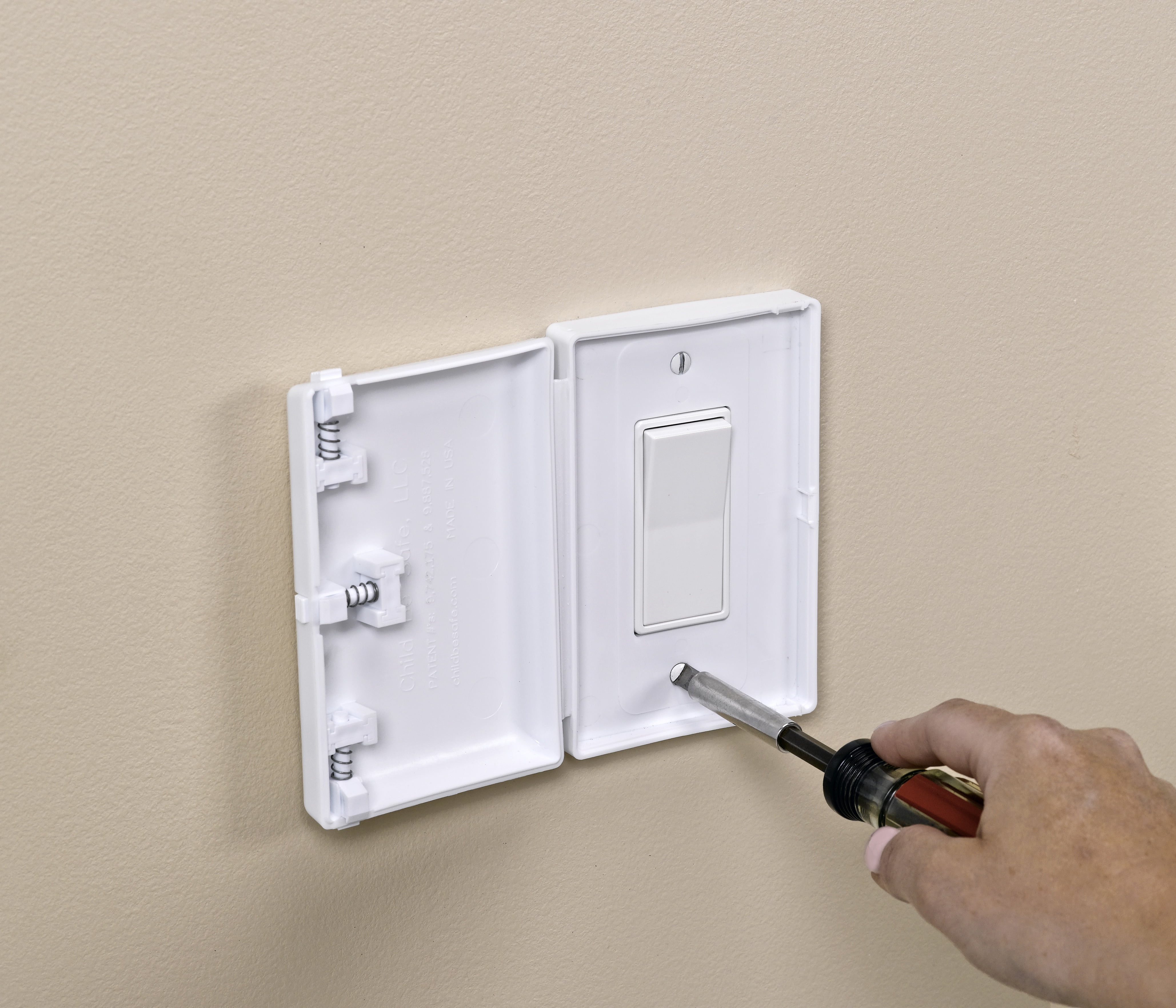 Child Be Safe Infant and Pet Proof Rocker Switch and Outlet Cover Box, Ivory, 2 Piece
