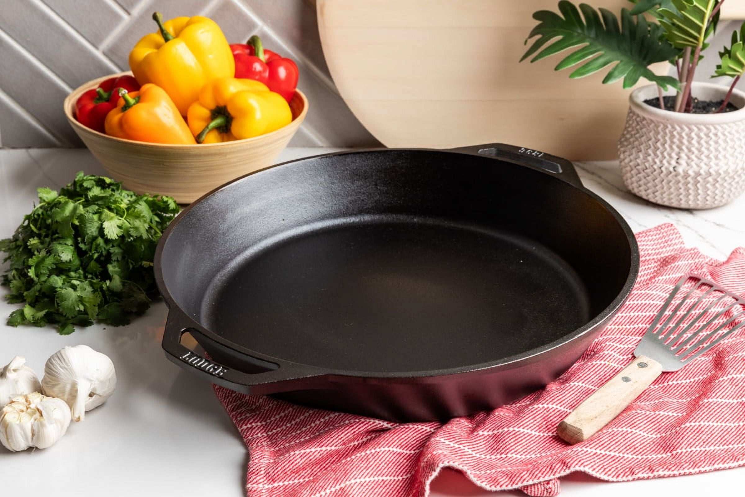 Lodge 15" Dual Handle Cast Iron Seasoned Pan