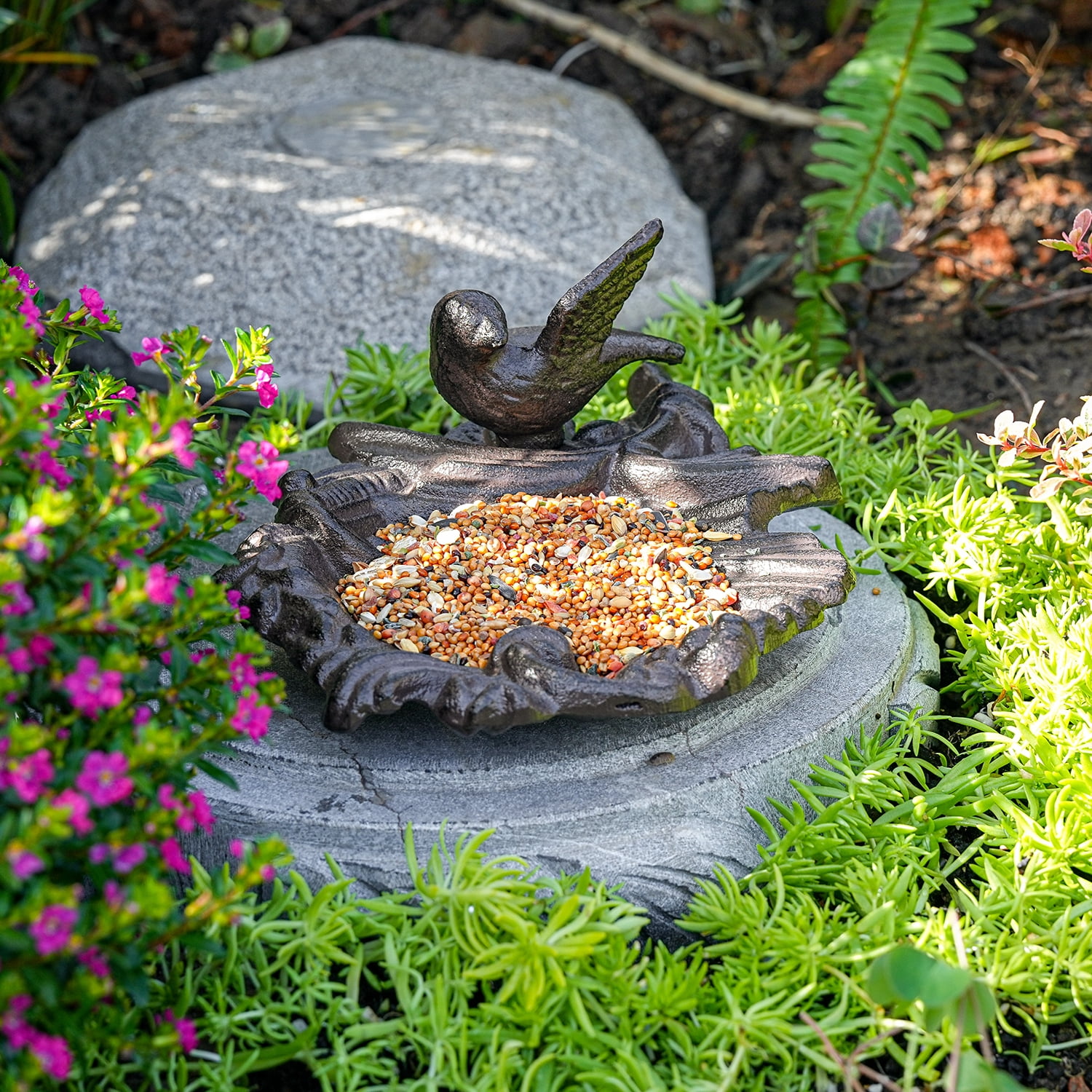 Sungmor Cast Iron Bird Feeder Dish, Rustic Brown Small Bird Feeding Tray, Decorative Leaf-Shaped Outdoor Bath Bowl Food Container for Garden, Patio or Yard