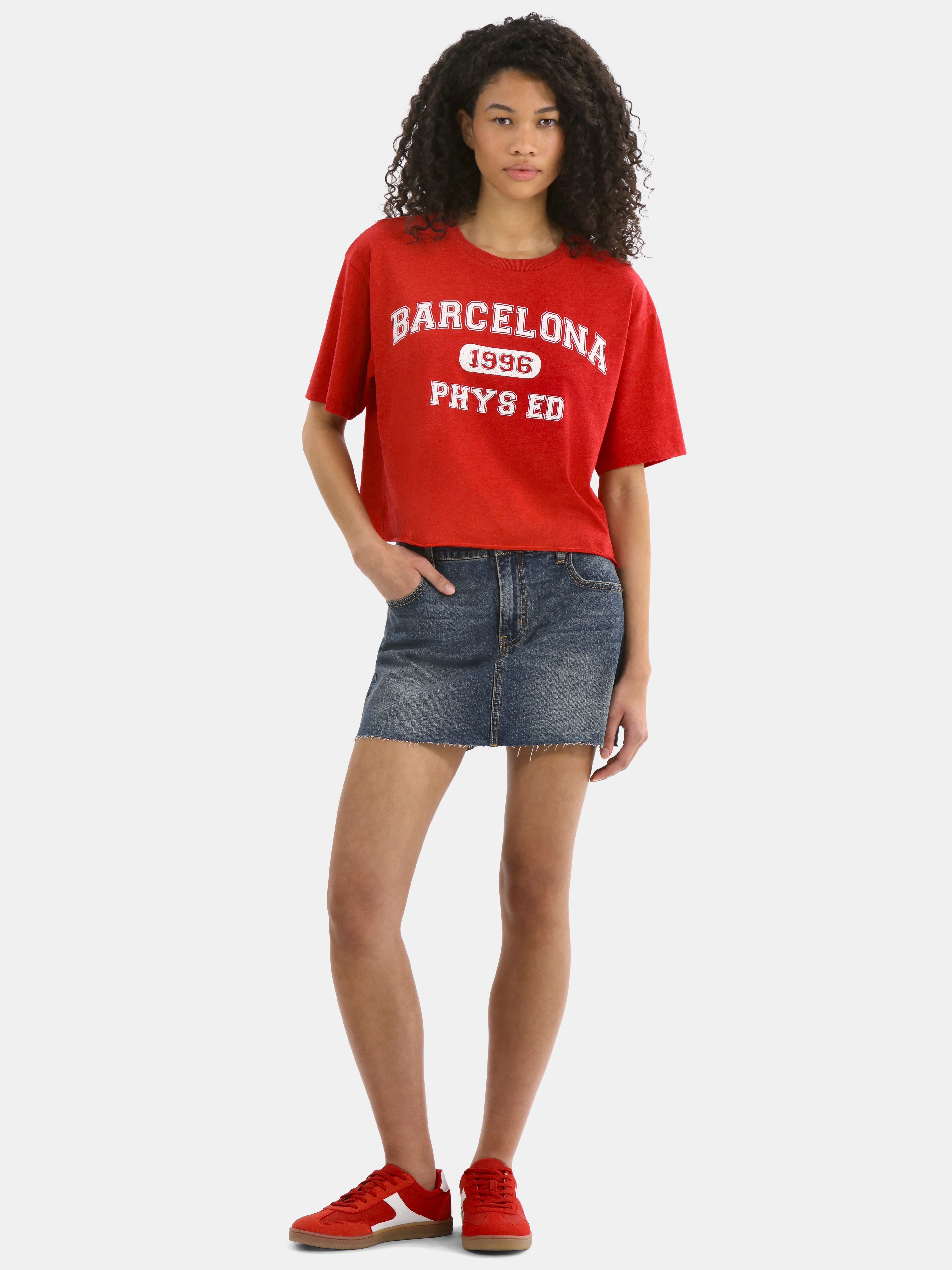No Boundaries Boxy Cropped Graphic Tee with Short Sleeves, Women's