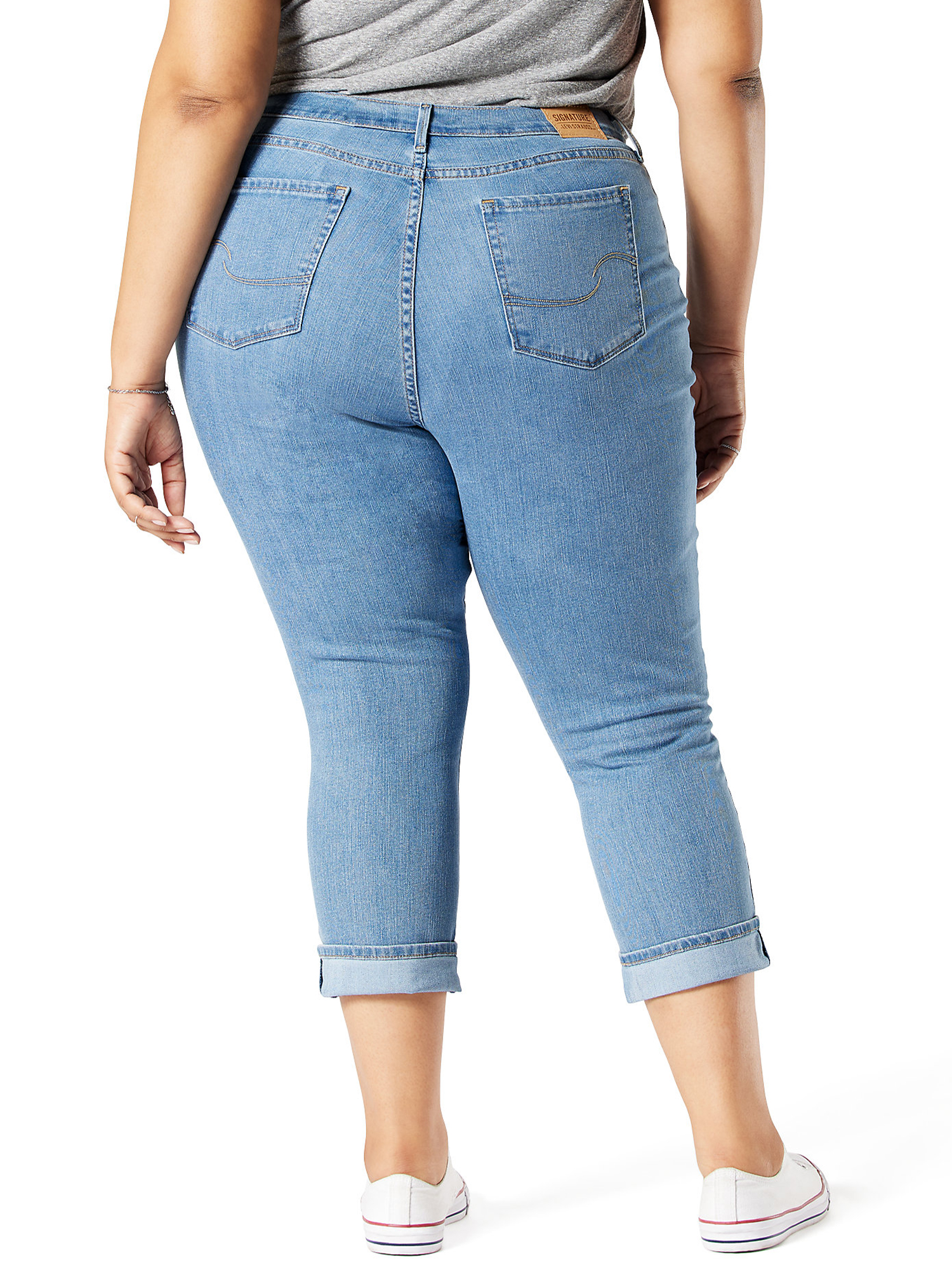 Signature by Levi Strauss & Co. Women's and Women's Plus Mid Rise Capri Jeans, Sizes 0-28 - image 5 of 7