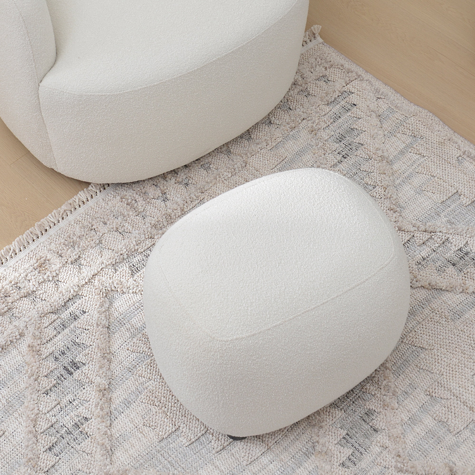 Round Boucle Upholstered Ottoman Chair, Footstool with Soft Padded Seat, Fully Assembled Modern Sofa Couch Footrest, Extra Seating for Bedroom Entryway, Beige(18.5" D x 23" W x 16.5" H)