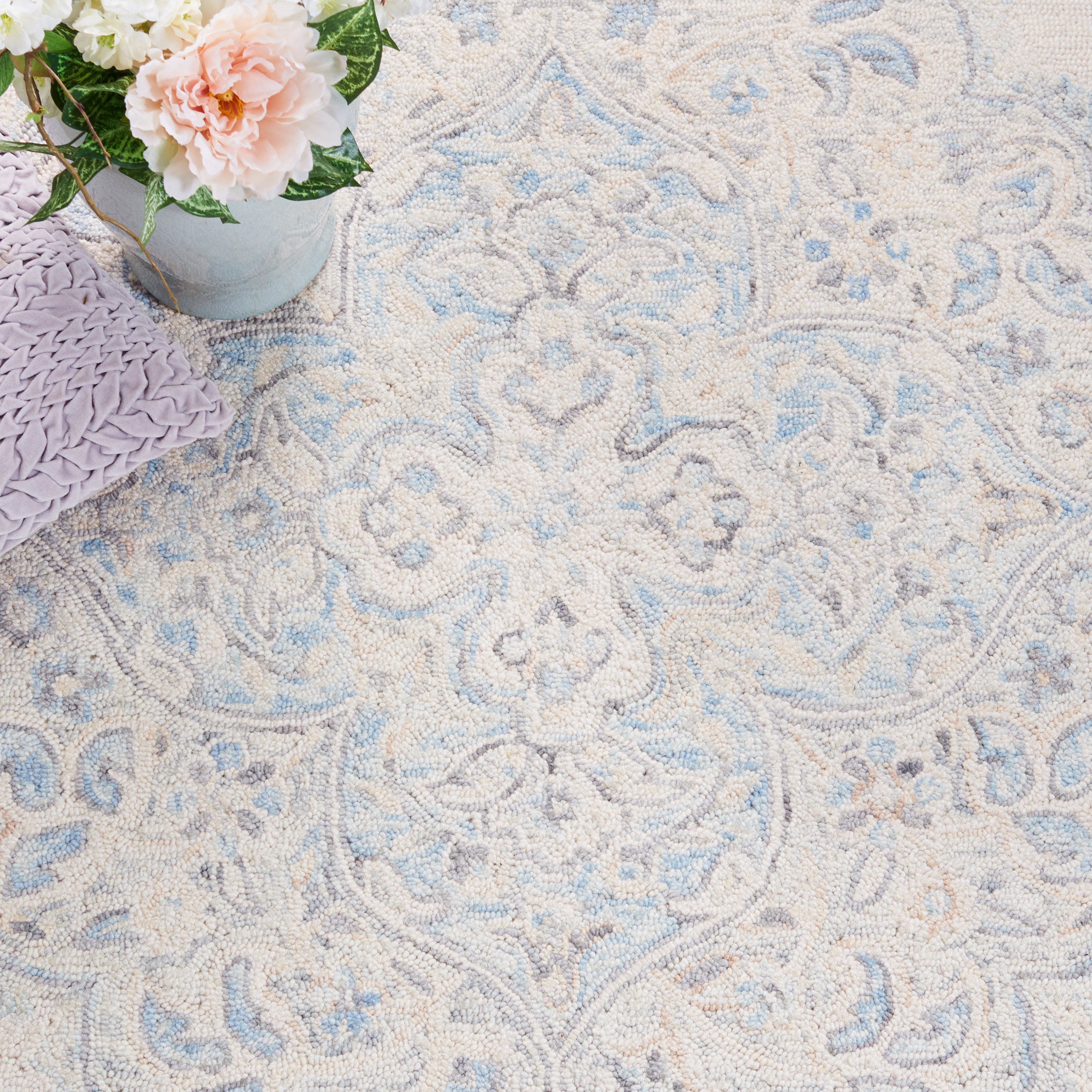 SAFAVIEH Micro-Loop Katina Medallion Area Rug, Ivory/Blue, 5' x 8'