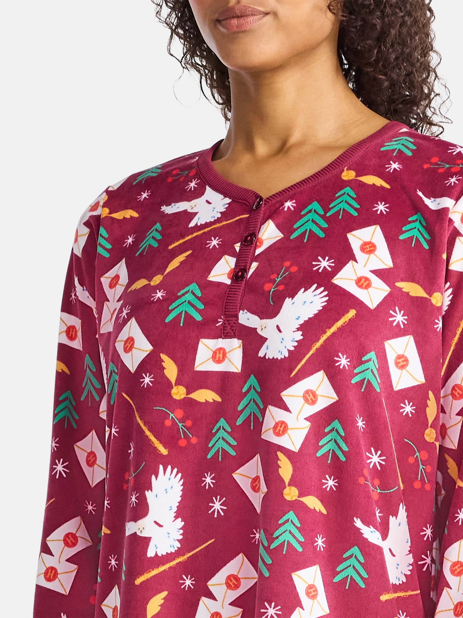 Harry Potter Women's and Women's Plus Holiday Print Henley Sleepshirt and Plush Socks Set, 2-Piece, Sizes XS-3X