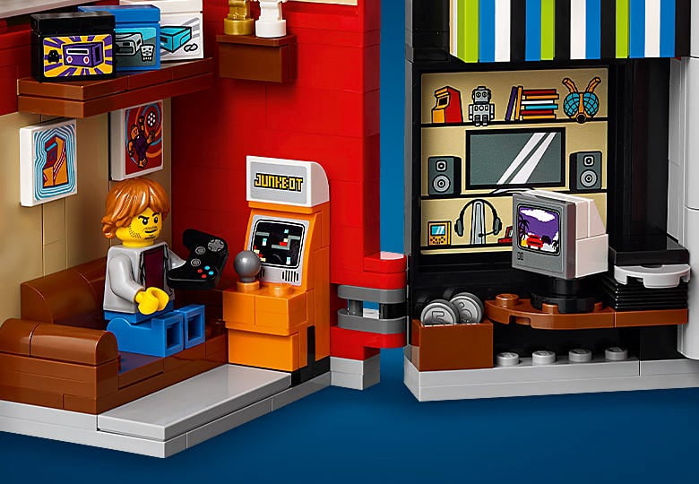 LEGO Arcade Machine Building Kit 40805, Exclusive Mini Retro Game Cabinet Model, Fun Collectible Gift for Fans of Classic Video Games and Vintage Arcade Dcor