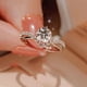 thumbnail image 2 of Anillo de pareja de corona para el amor, anillo de circonita de 1 quilate de cuatro garras, un par de anillos de boda para hombres y mujeres, anillo abierto de corona, 2 of 5