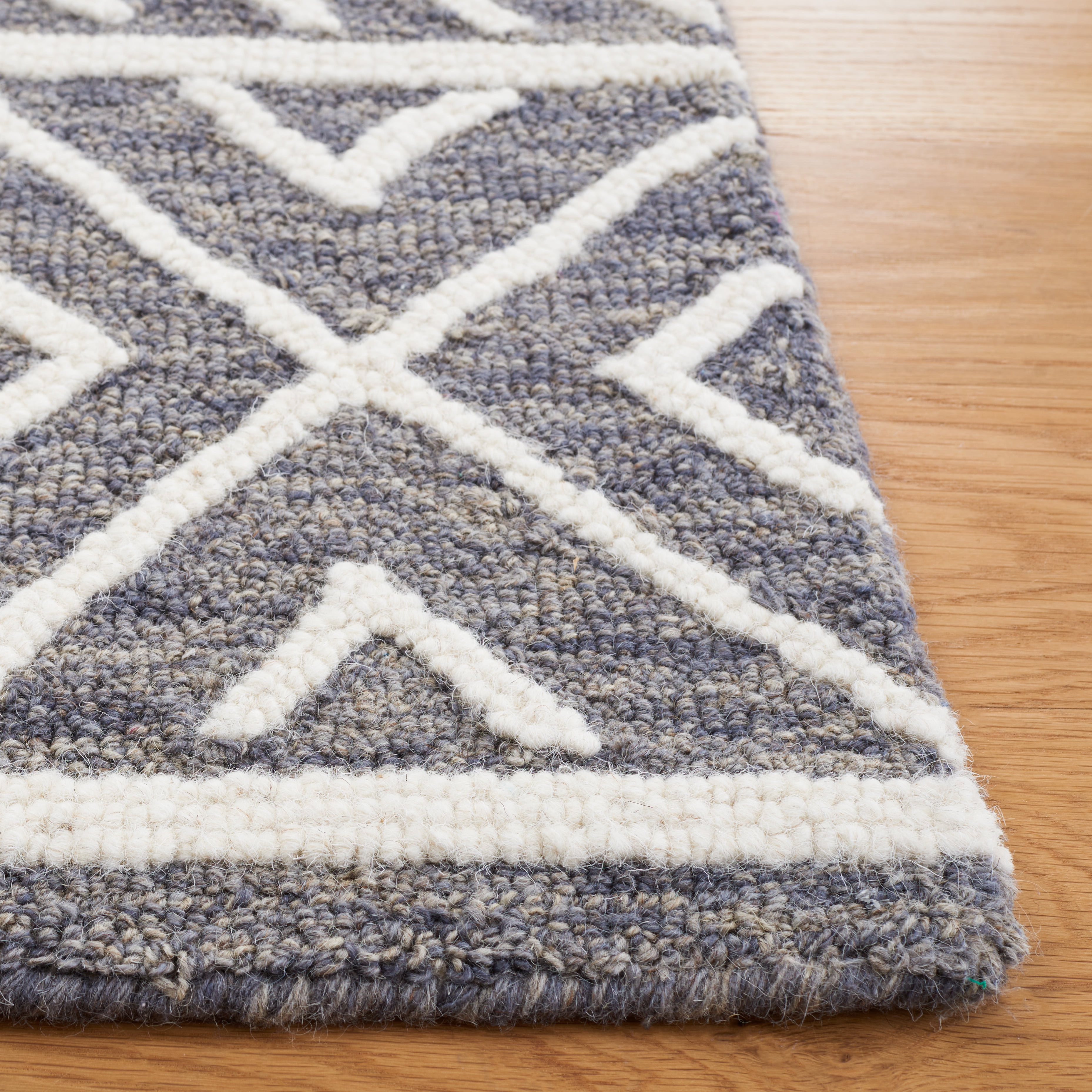 SAFAVIEH Metro Fletcher Medallion Area Rug, Grey/Ivory, 6' x 6' Square