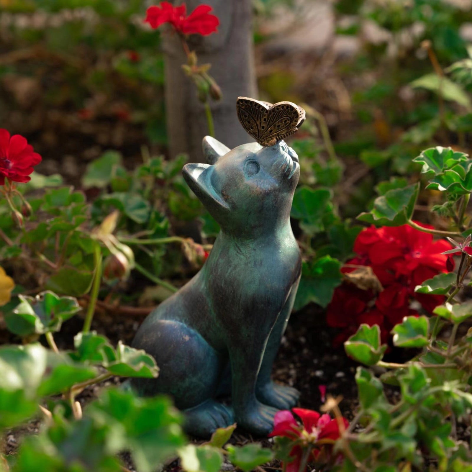 BINGLI Garden Resin Cat Statue with Butterfly Decor - Cute Cat Sculpture for Indoor/Outdoor Yard, Patio, Flower Bed - Weatherproof Figurine Home Decoration Gift