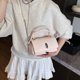 thumbnail image 4 of Bolso de mano de cuero suave y brillante para mujer, nuevo estilo, estilo temperamento, de alta gama, con cadena de perlas, para desplazamientos diarios, 2025, 4 of 5
