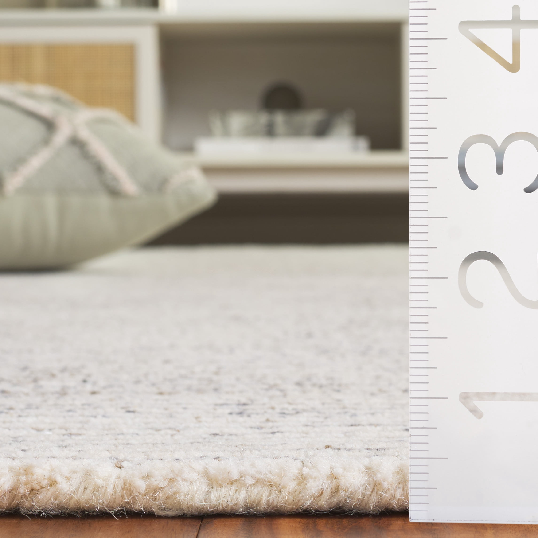 SAFAVIEH Abstract Rumen Solid Color Area Rug, Silver/Taupe, 6' x 6' Round