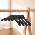 thumbnail image 4 of Perchas de ropa únicas de Bargains, 4 piezas, gancho plano suave, percha de prendas, negra, 4 of 5