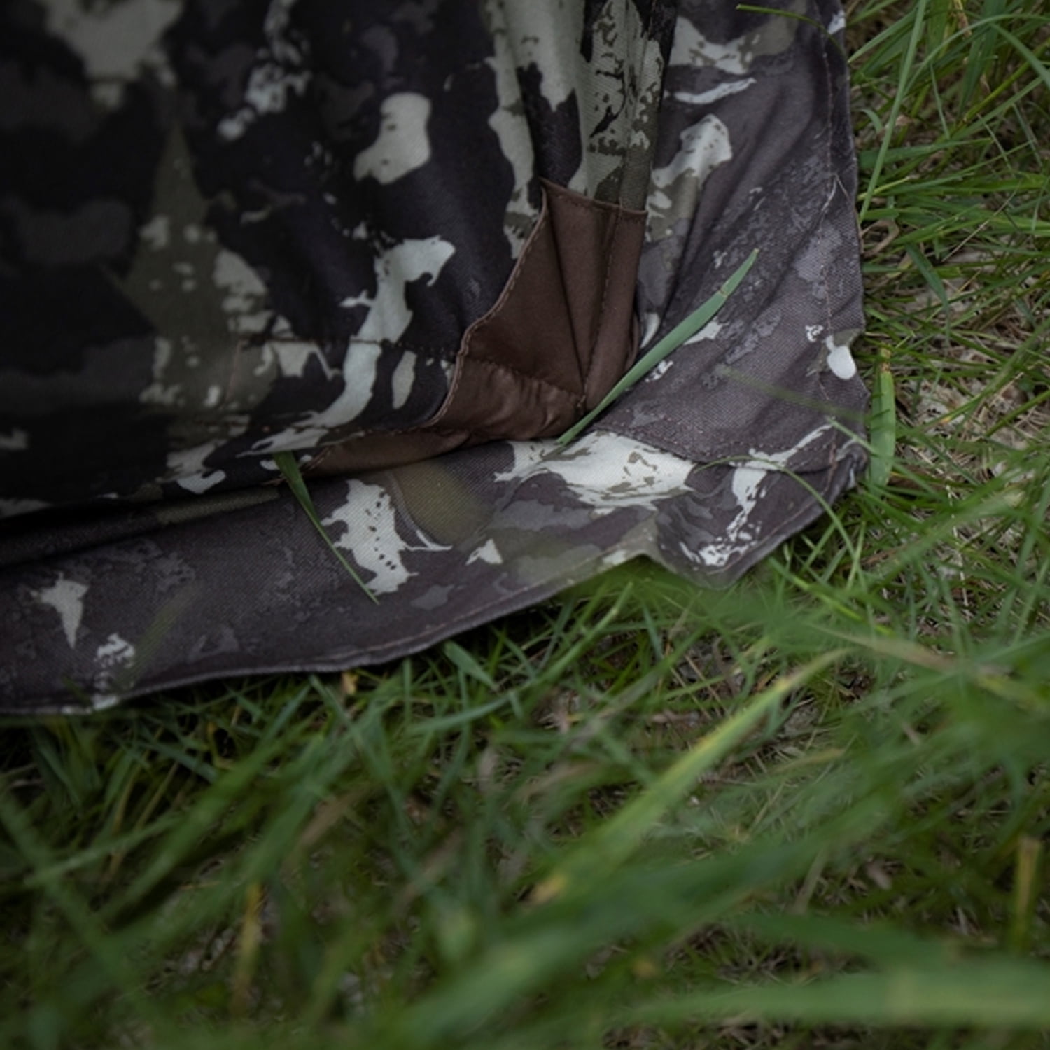Barronett Blockout 5 Pop Up 4 Person Hunting Blind Ground Tent, Crater Core Camo