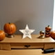 thumbnail image 4 of Adorno de Halloween con forma de calabaza de madera, murciélagos, estrella, luz LED, 4 of 5