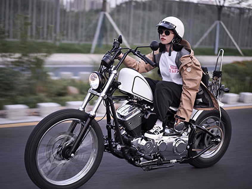 Massimo Adult Motorcycle Naja V-Twin 2 Cylinder 249cc EFI Motorcycle Chopper- White
