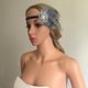 thumbnail image 3 of Diadema de plumas perfecl estilo Flapper de los años 20 Gris, 3 of 7