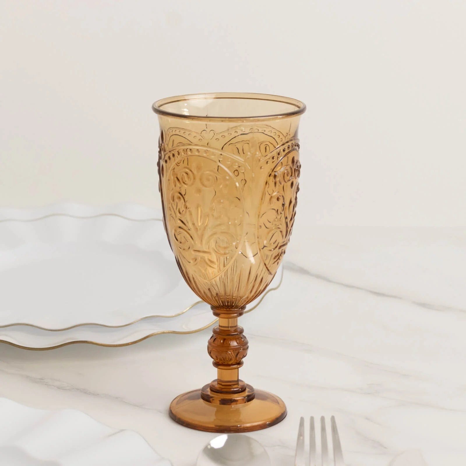Balsa Circle 24 Amber Gold 10 oz Transparent Plastic Wine Glasses Retro Embossed Style Wedding Party Tableware Decoration Supplies