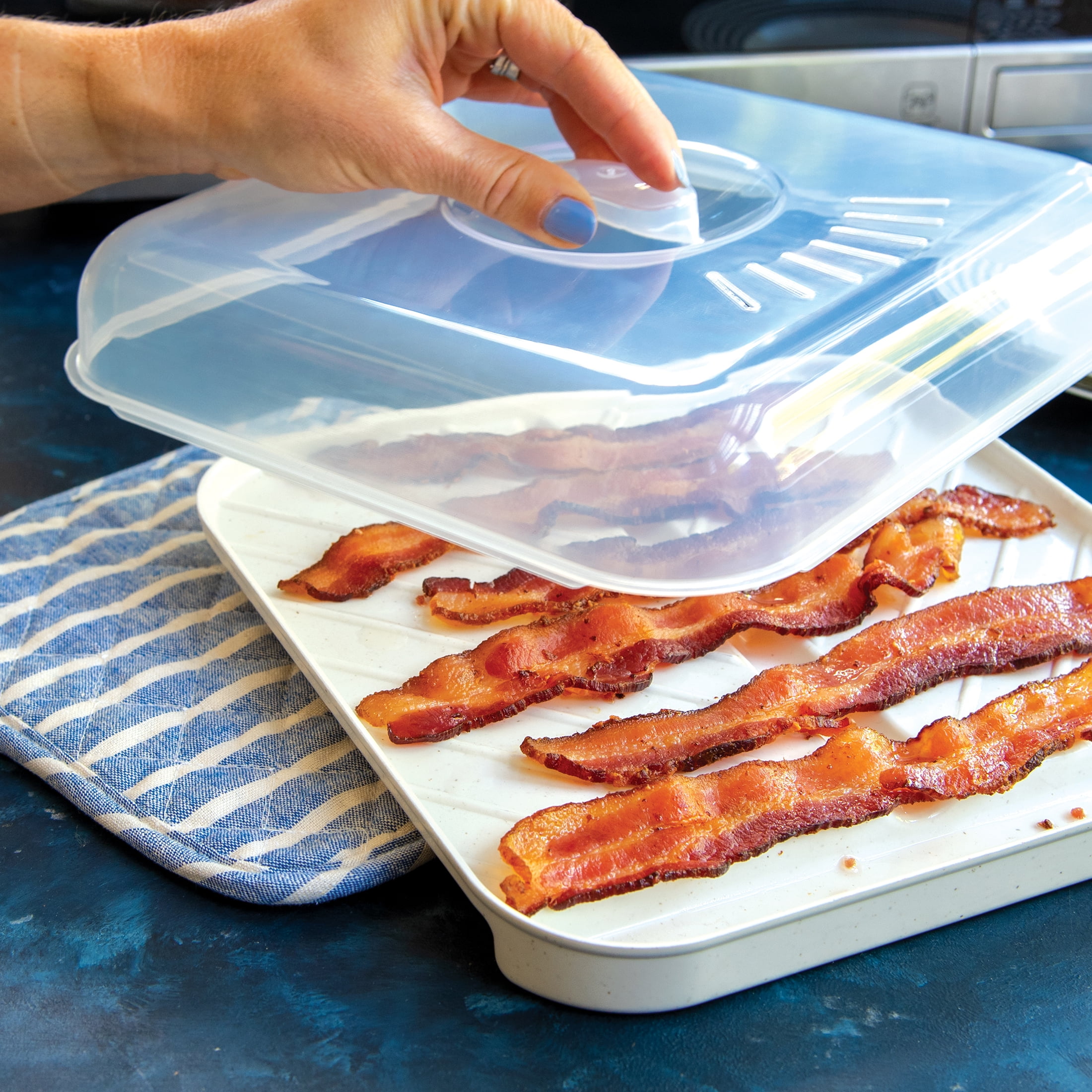 Nordic Ware Microwave Breakfast Bundle Set, Egg Bites Pan and Medium Slanted Bacon Tray with Lid