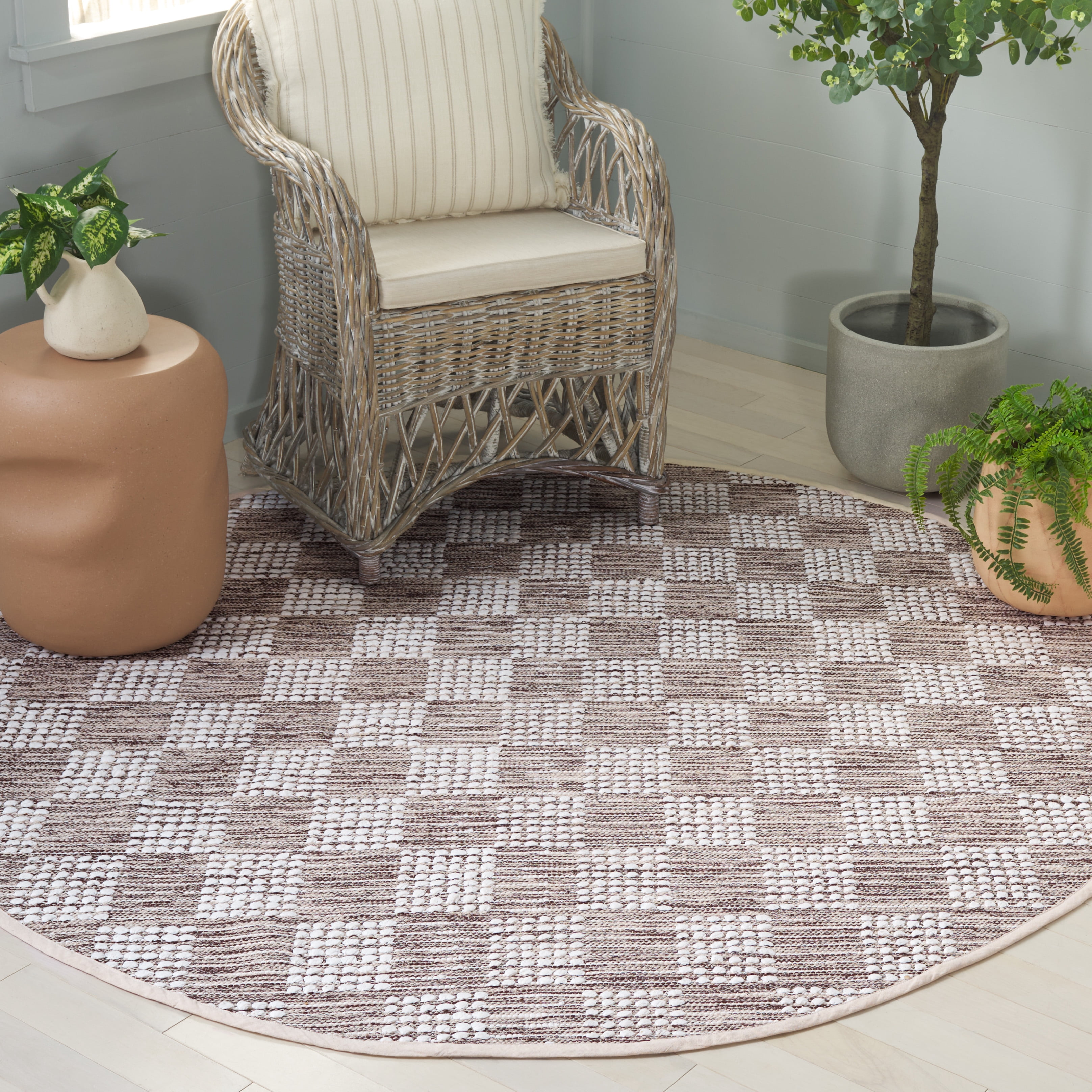 SAFAVIEH Montauk Taryn Checkered Cotton Area Rug, Brown/Ivory, 6' x 6' Round