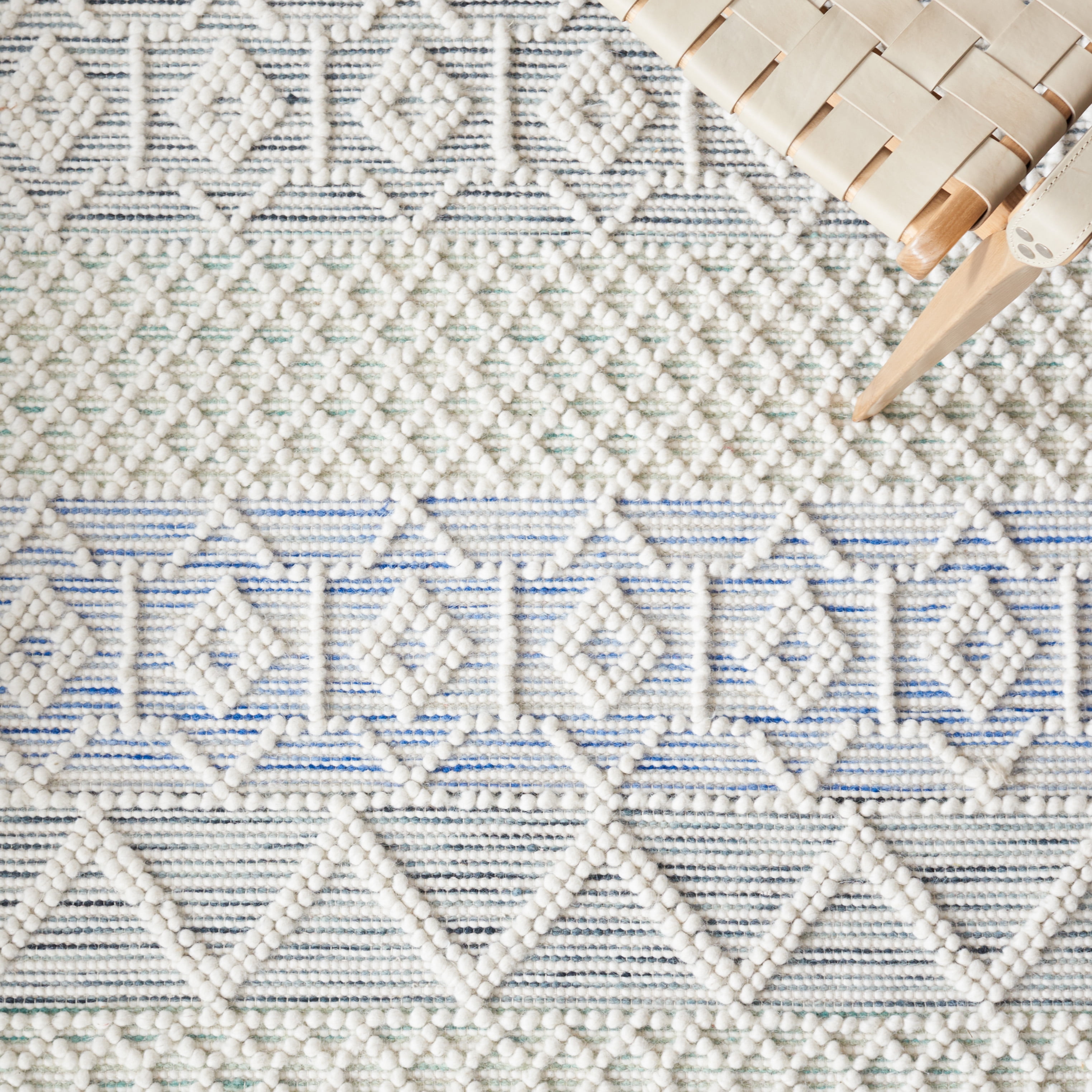 SAFAVIEH Natura Dortha Geometric Area Rug, Ivory/Light Blue, 6' x 6' Round