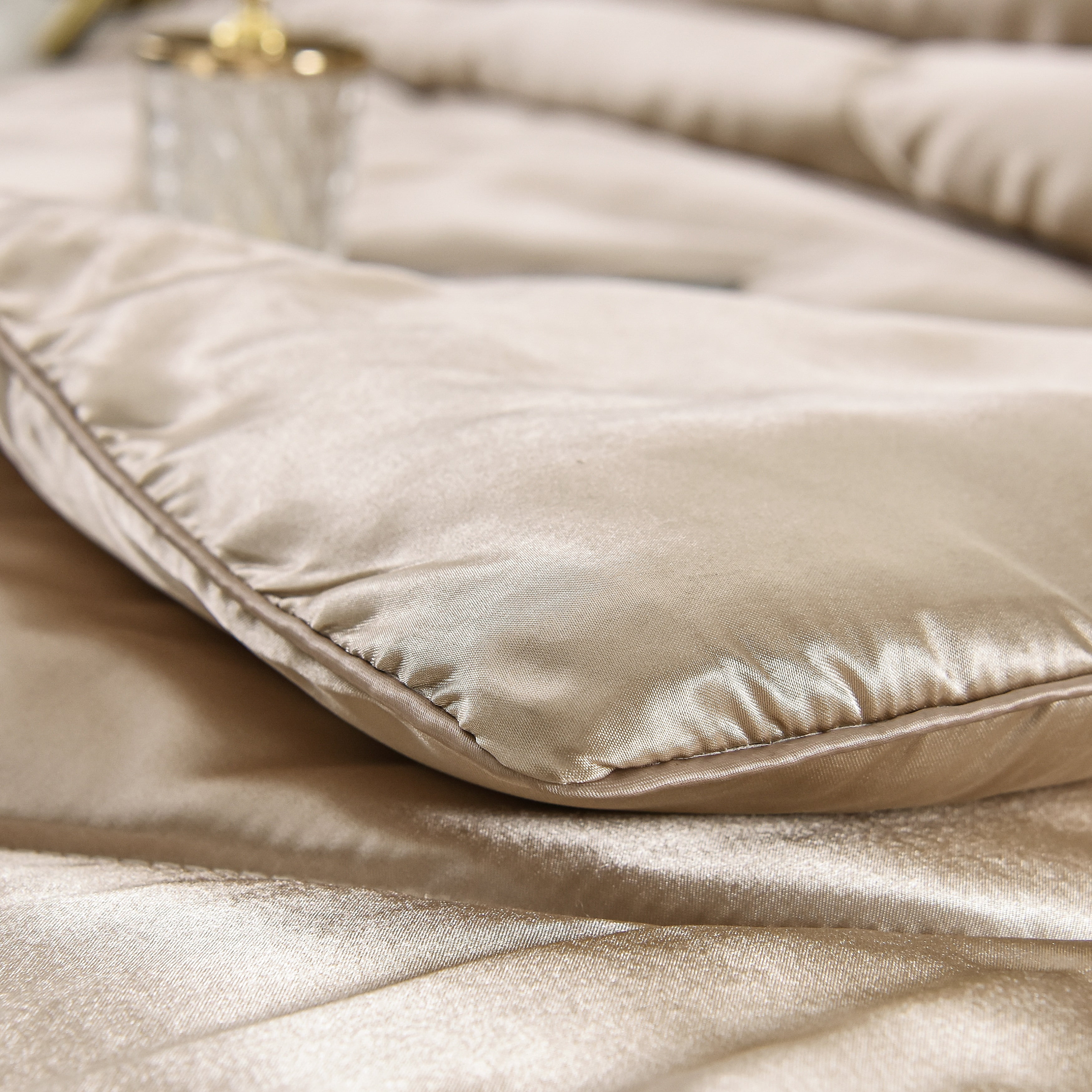 Btargot Satin Silky Soft Luxury King Comforter Set Solid Cooling Lightweight Bedding Set Champagne