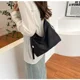 thumbnail image 3 of Bolsos de hombro ligeros de lujo de gran capacidad para mujer, nueva tendencia 2024, bolso de mano de estilo versátil con hilo de coser de alta calidad, 3 of 5