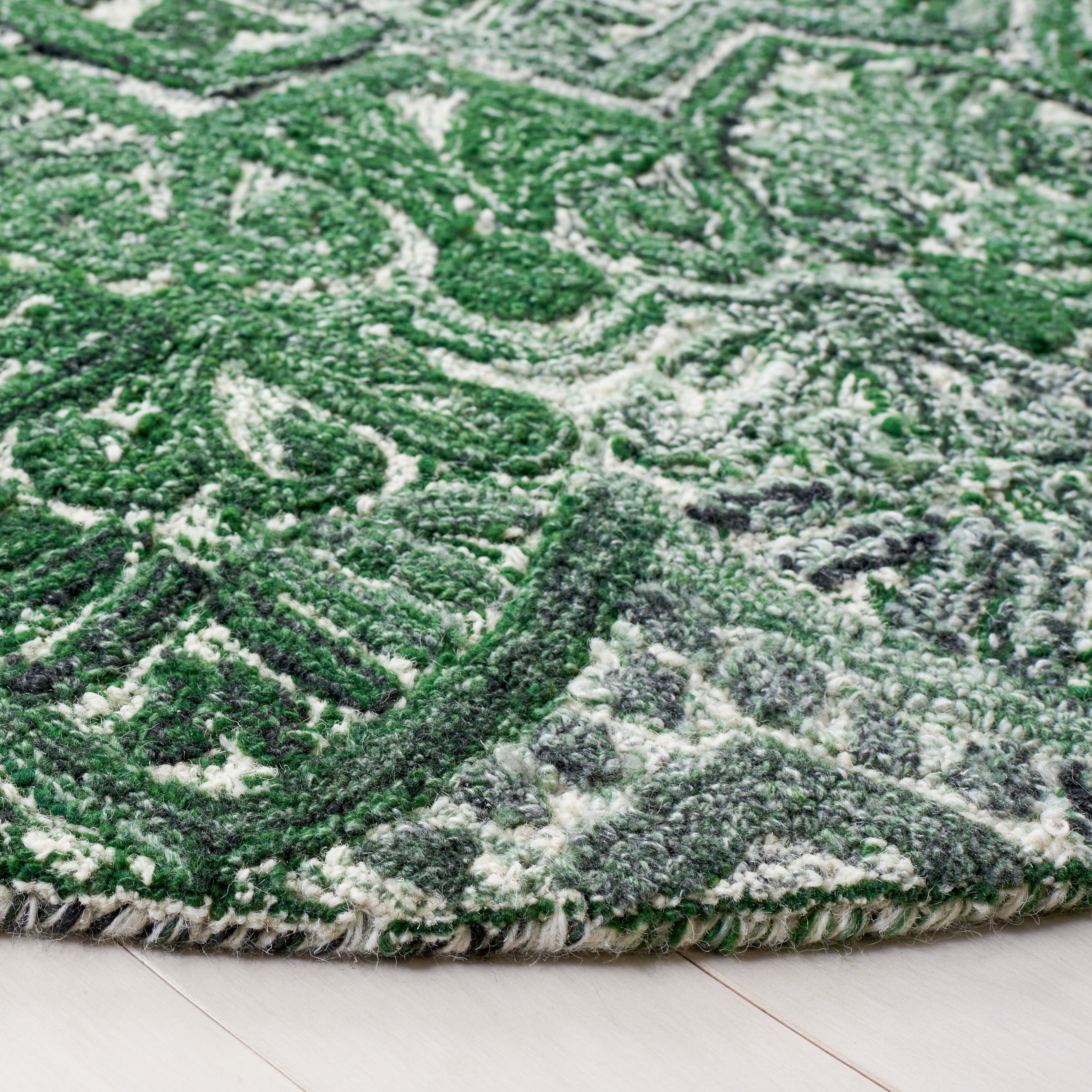 SAFAVIEH Marquee Georgiana Floral Area Rug, Green/Ivory, 8' x 8' Round