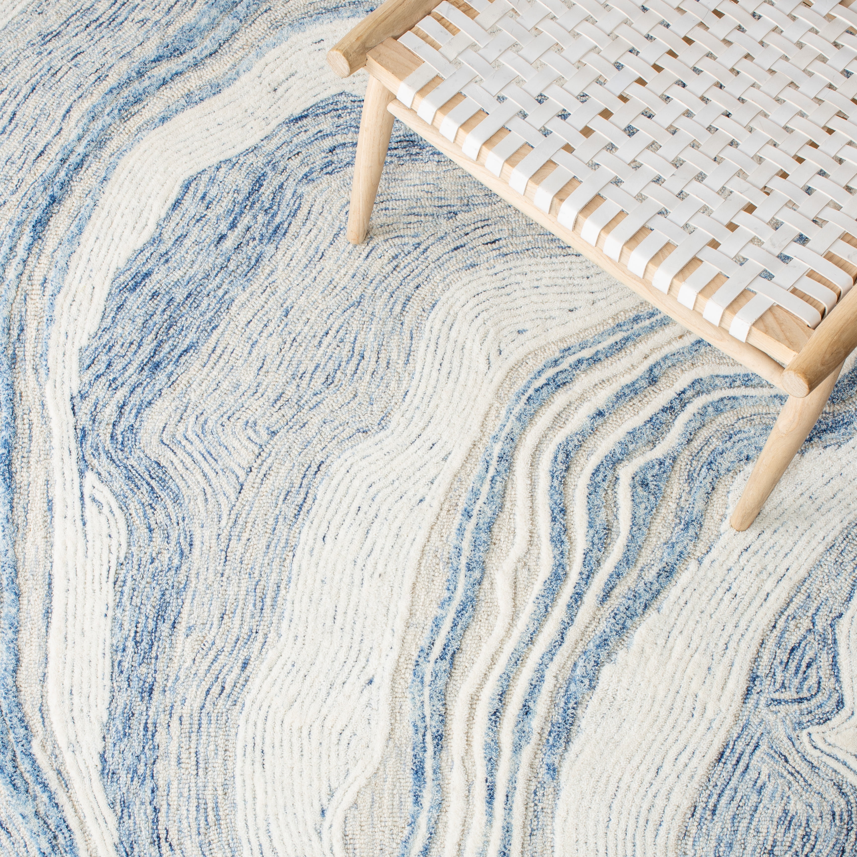 SAFAVIEH Fifth Avenue Deangelo Abstract Area Rug, Blue/Ivory, 6' x 6' Square