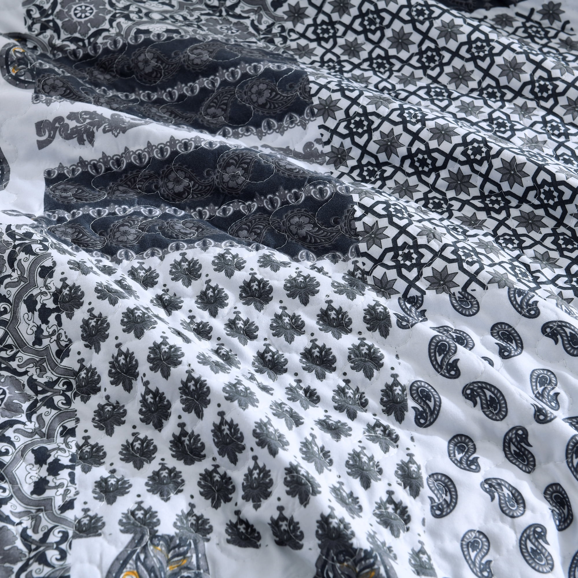 King Size Quilt Set, GREAGLE 3-Piece Warm Lightweight Rustic Farmhouse Grey Coverlet Patchwork Full Bedspreads Set with Pillow Shams, 104x90 inch, Gray Paisley Plaid Print