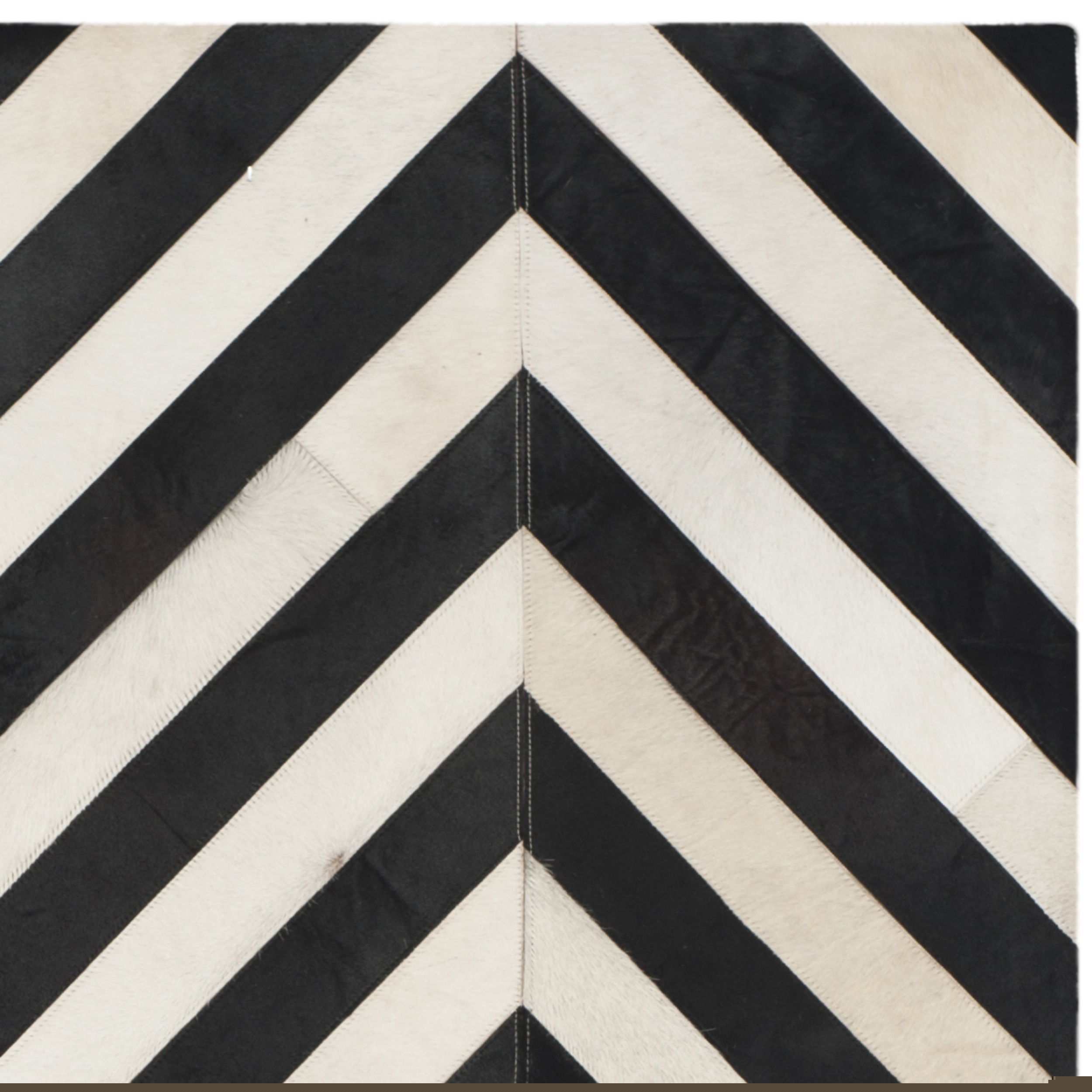 thumbnail image 2 of SAFAVIEH Studio Leather Brenton Geometric Chevron Area Rug, White/Black, 5' x 8', 2 of 4