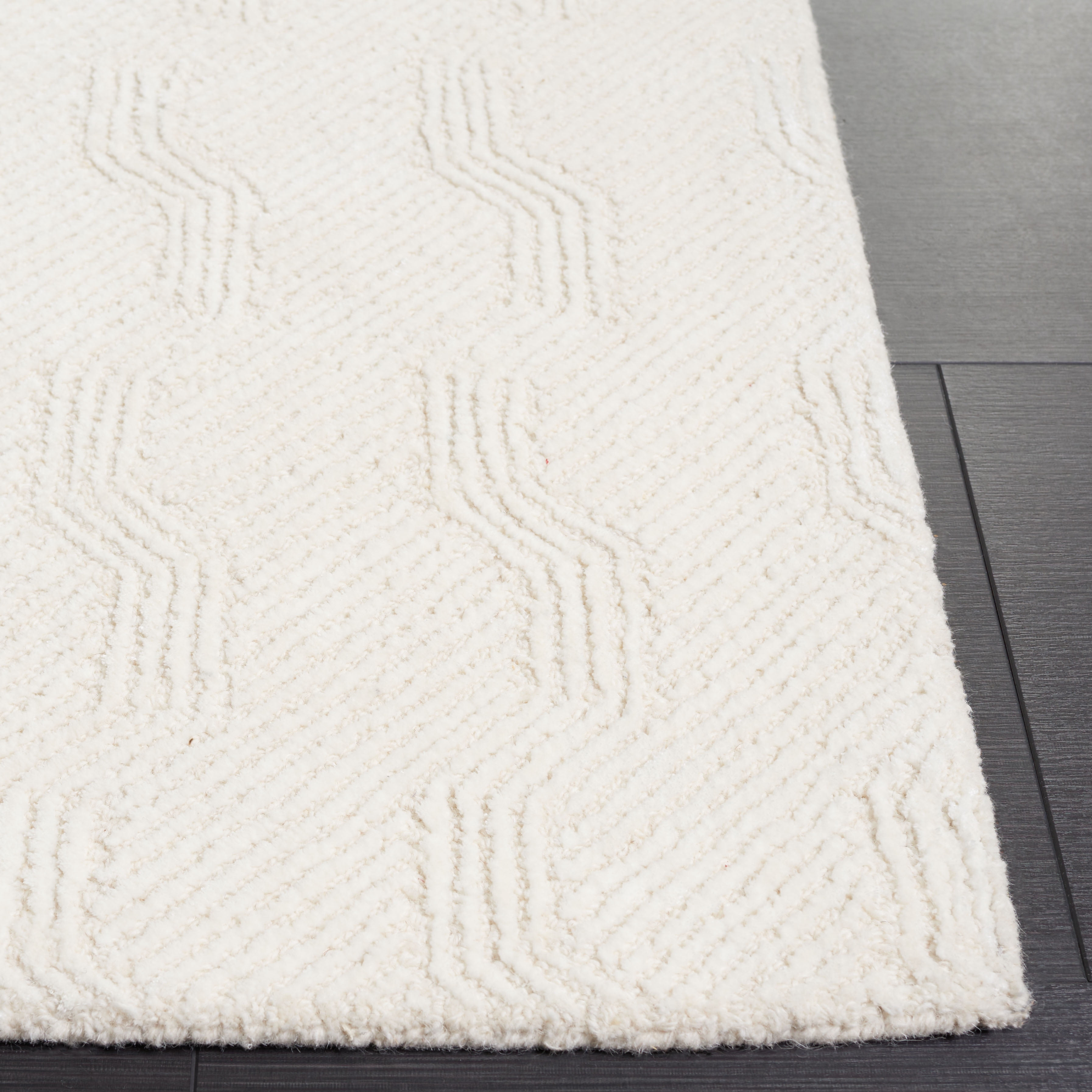 SAFAVIEH Glamour Jonette Geometric Area Rug, Ivory, 5' x 8'