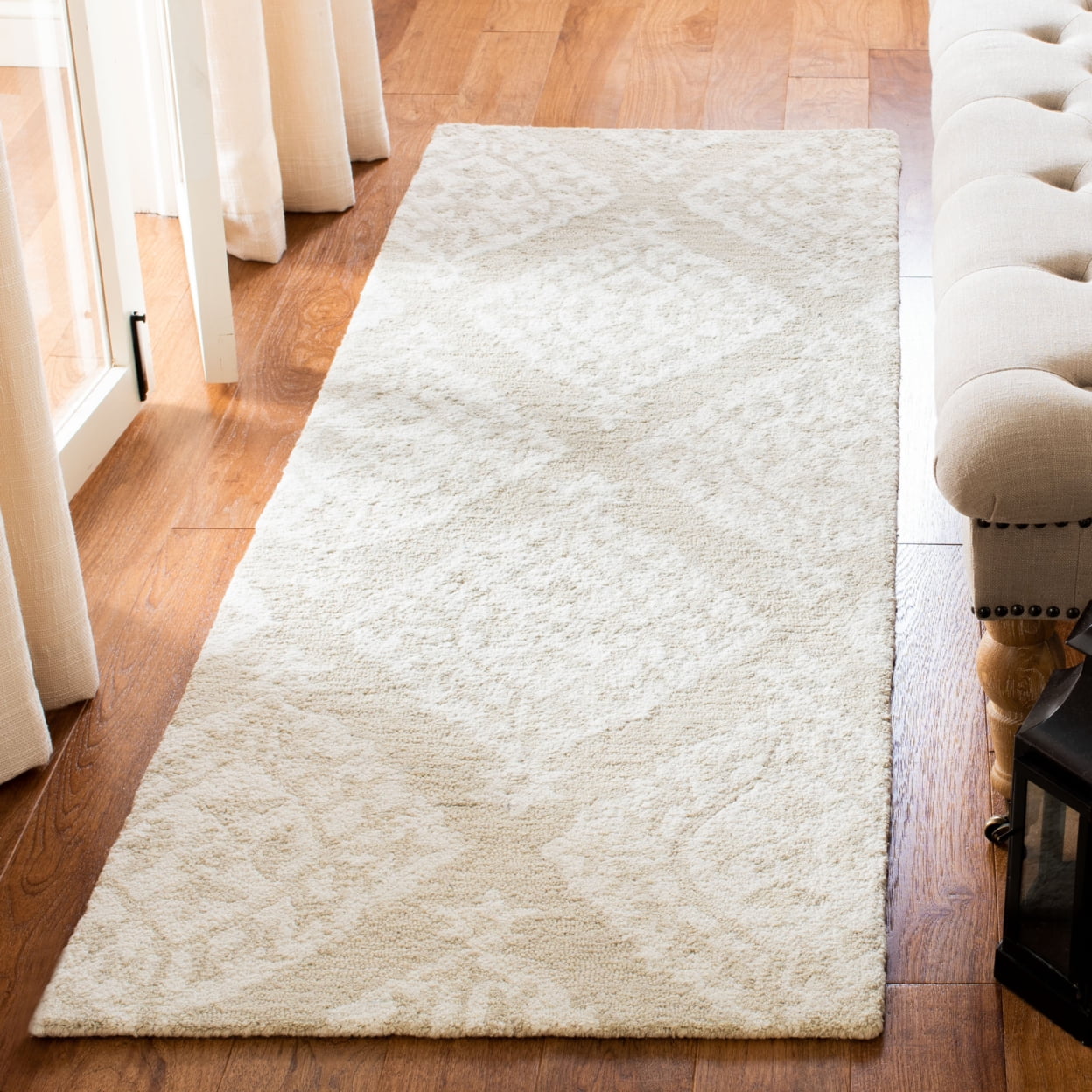 SAFAVIEH Micro-Loop Linton Damask Trellis Wool Area Rug, Beige, 5' x 5' Round