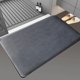 thumbnail image 3 of Tapete de terciopelo liso con base antideslizante para entradas de alto tránsito, absorbente, para baño, duradero y discreto, para sala de estar y dormitorio. Aestivo | Gris | AESTIVO, 3 of 7