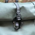 thumbnail image 4 of Mosquetón D de aluminio para actividades al aire libre, accesorio multifuncional seguro en color negro, ideal para escalar y acampar, talla M., 4 of 6