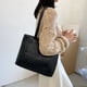 thumbnail image 5 of Bolsa Bolso de hombro retro de PU para mujer, bolsos de compras de gran capacidad (negro) JShteea Para Estrenar, 5 of 9