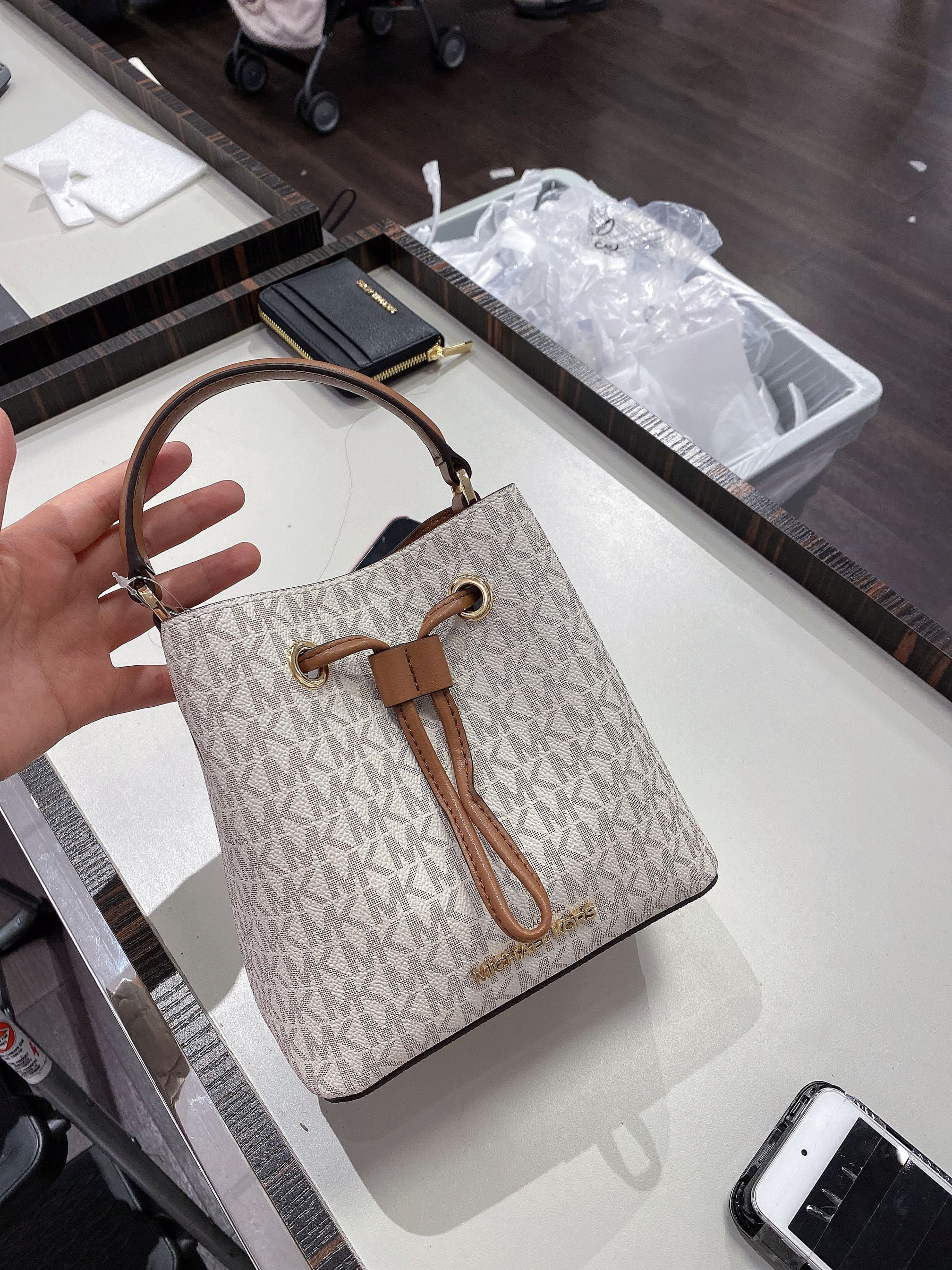 Michael Kors Suri Small Logo Crossbody Bag : Buy Online at Best Price in  KSA - Souq is now : Fashion