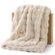 thumbnail image 1 of Manta de cama con forro polar 3D, color beige, 130 x 150 cm, 1 of 9