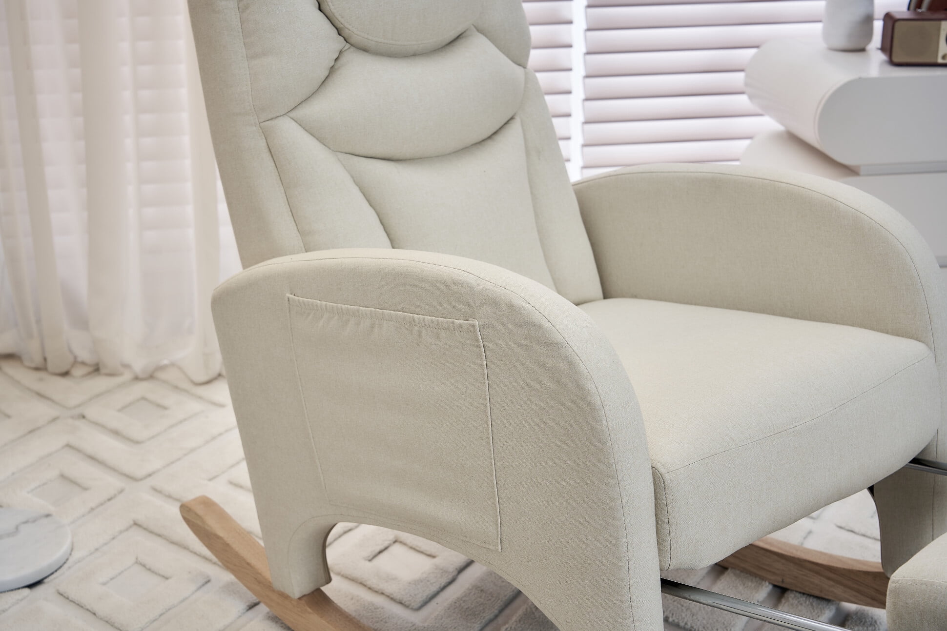 Rocking Chair Nursery, Nursery Rocking Chairs with Adjustable Footrest & Side Pocket, Comfy Rocking Chairs in Teddy Fabric, Reading Arm Glider Chair for Bedroom, Living Room, Office, Beige